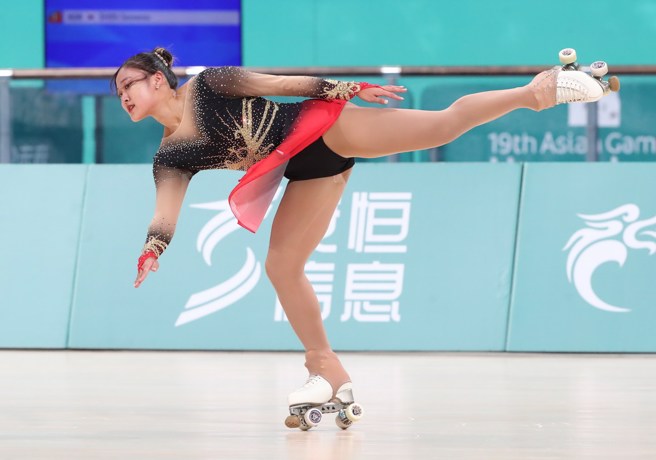 洪筱晴今天拿下滑轮女子花式溜冰金牌。(郑任南摄)