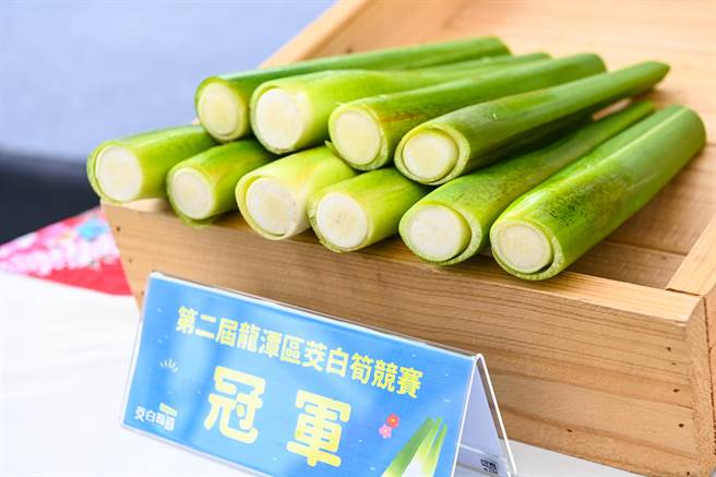 桃市府辦理茭白筍評鑑會，評鑑成果優於去年，今年由農友邱家洸榮獲第一名。（桃市府提供／蔡明亘桃園傳真）