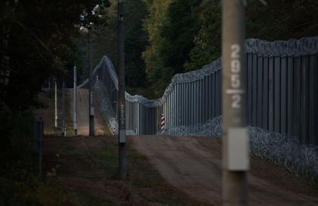 波兰总理莫拉维茨奇（Mateusz Morawiecki）指控德国与波兰的反对派领袖合力推动新的欧盟法律，以对拒绝接纳中东与非洲移民的国家开罚。（图／路透社）