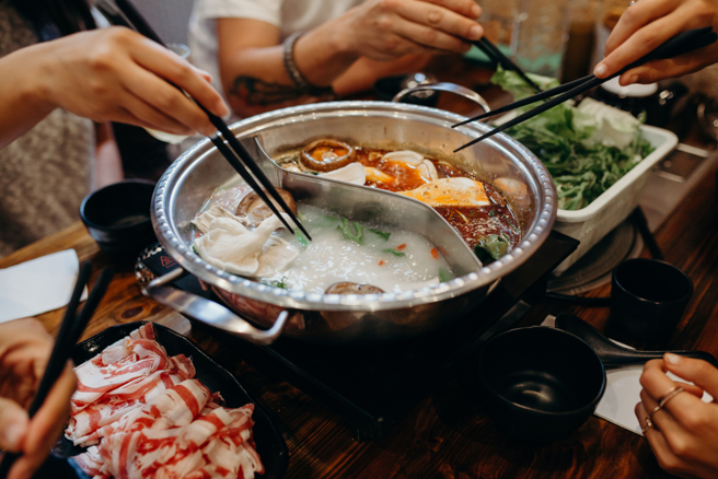 YouTuber评论台南牛肉汤品质不如日本A5和牛，也引发网友议论台湾牛好不好吃，引起热议。（图仅示意 / shutterstock）