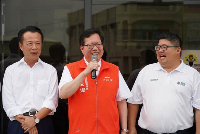 行政院副院長鄭文燦今天到嘉義縣視察朴子醫院東石院區預定地，說希望明年啟建。（廖素慧攝）