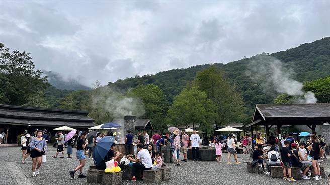 今天是国庆连假首日，宜兰县清水地热等景区今涌现人潮。（宜兰县政府提供／李忠一宜兰传真）