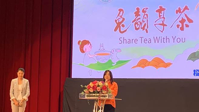 立委马文君出席2023世界茶业博览会开幕式，以颱风豪雨形容如同政坛风暴， 让选情跟水灾颱风后一样混浊，但等到颱风过后溪水清澈，就可以看到真相。曾雪蒨摄