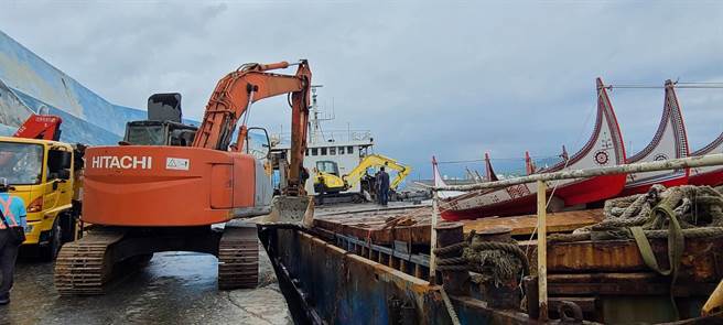 小犬颱风重创兰屿，台东县内3家货船业者共体时艰，承诺载运至兰屿的救灾物资不计算运费。（台东县政府提供／萧嘉蕙台东传真）