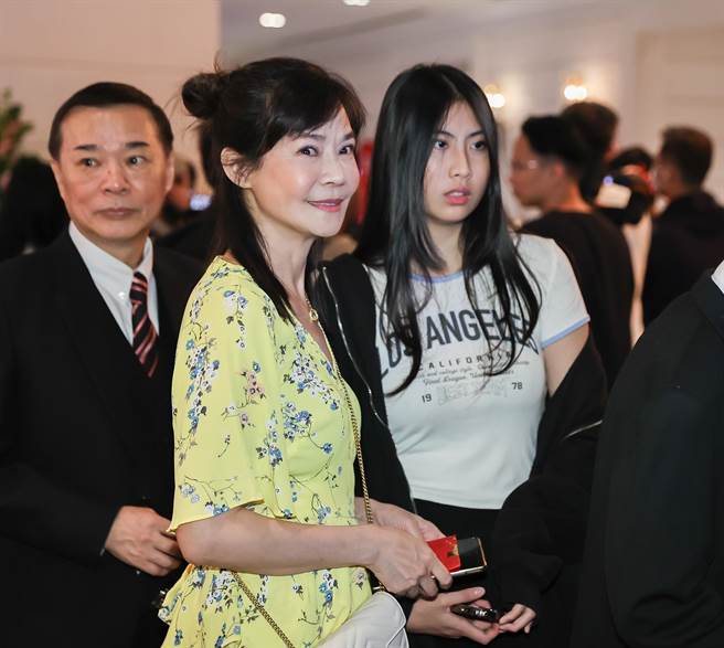 俞小凡今帶18歲女兒出席婚禮。（羅永銘攝）