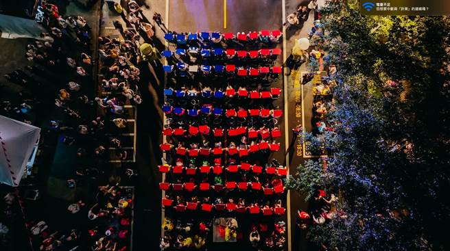 「2023桃园眷村文化节」7日至22日热闹登场，今天在旗海飘扬中揭开序幕。（桃园市文化局提供）