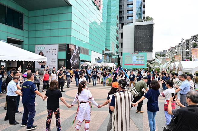 太鲁阁山市集在台北远东SOGO。图／亚泥提供