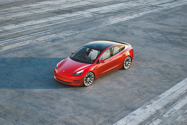 特斯拉宣布調降美國電動車售價，刺激買氣。圖／美聯社