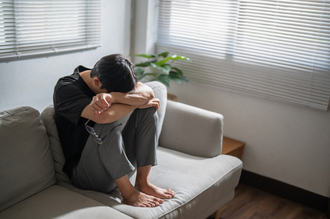 男大生表示，家中经济条件不好，他国小到高中没有多余的钱补习或买讲义，全靠自己努力苦读。（图／示意图，达志影像）