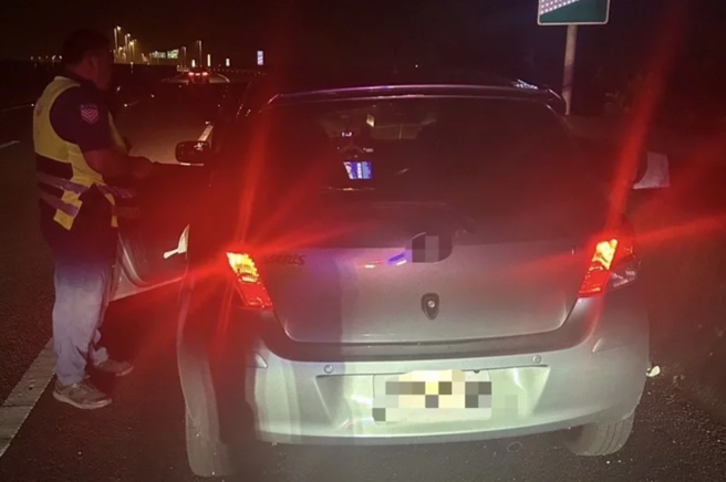 國道3暗夜驚現「移動神主牌」，內線逆向「開11公里」嚇壞用路駕駛。(戴志揚翻攝)