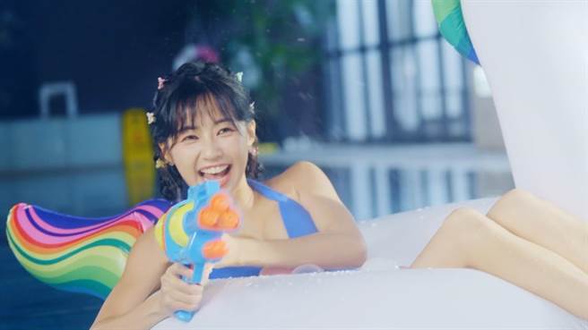 个头娇小的慈妹成功考到潜水员证照。（拉斯维加斯娱乐城提供）