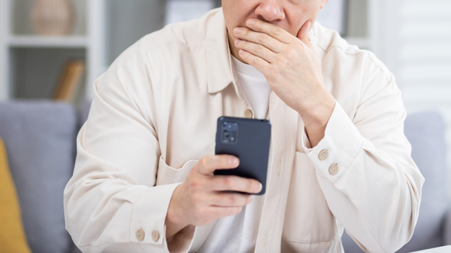 一名男意识到随女儿长大交男友后，他在女儿心中已不再像以前那么重要，感嘆自己成为女儿的工具人。（图／示意图，达志影像）