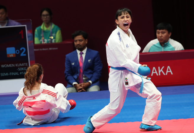 中华队空手道女将谷筱霜（右）。（郑任南摄）
