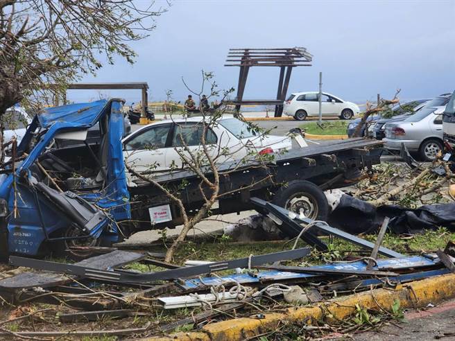 国庆连假前小犬颱风横扫兰屿，17级强阵风让全岛满目疮痍，造成严重灾情。（芥菜种会提供／林良齐台北传真）
