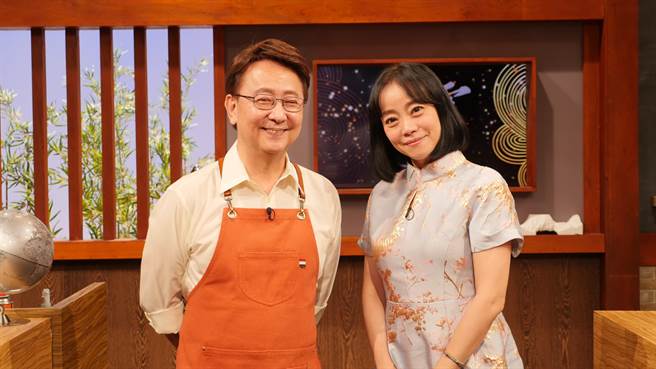 范瑞君 （右）接受李四端专访。（MOMOTV提供）