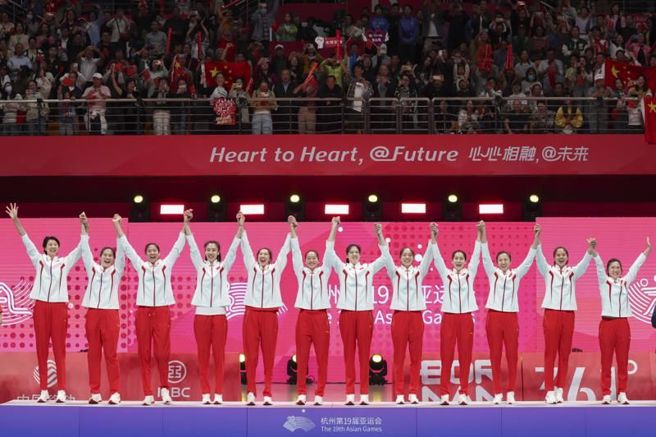 杭州亚运会女子排球决赛，大陆3比0战胜日本。（新华社）