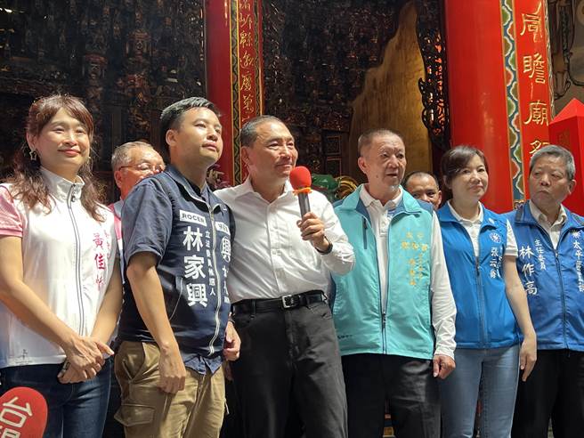 国民党总统参选人侯友宜到太平区拜庙。（林欣仪摄）