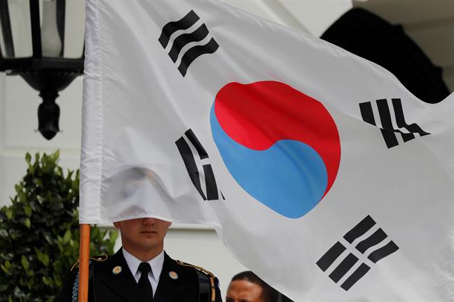 韓國總統辦公室17日發布通報稱，總統尹錫悅批准有關新任文化體育觀光部長柳仁村、新任國防部長申源湜的任命。（路透社）