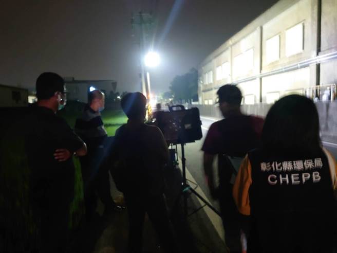 彰化县环保局表示，自2018年开始大村乡及员林市一带常有民眾检举不明恶臭，锁定该羽毛饲料厂执行早鸟夜莺稽查专案，前后执行异味污染物稽查检测共36次。（环保局提供／吴建辉彰化传真）