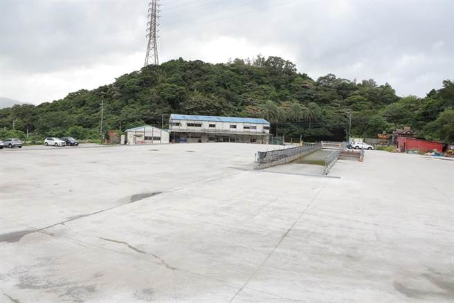 基隆市月眉土资场去年12月取得復营运许可，基隆市政府要求业者必须先完成相关的前置作业，并举行地方说明会，才能恢復营运。图为月眉土资场。（基隆市政府提供／张志康基隆传真）