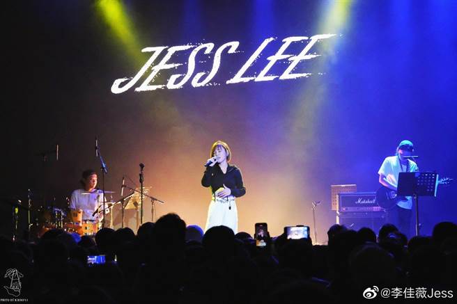 李佳薇近期在大陆各城市举办「痛快开麦」巡迴演唱会。（翻摄李佳薇微博）