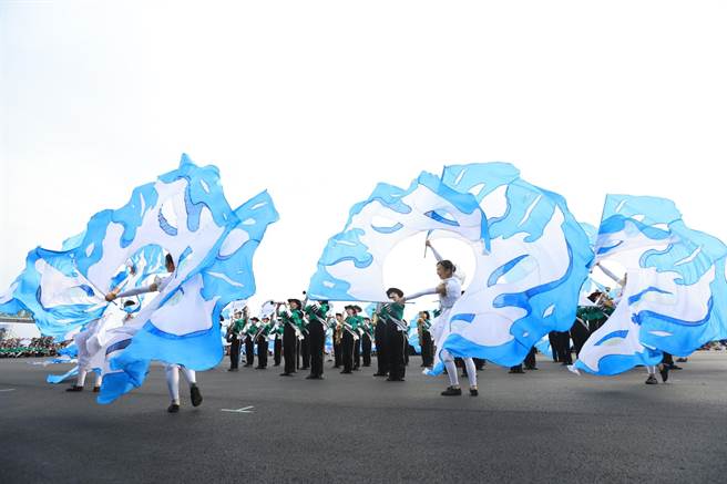 翡翠骑士台湾的首场演出在高雄港七号码头登场。（翻摄照片／洪靖宜高雄传真）