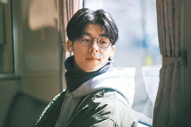 電影《青春18x2》的男主角許光漢，甫入圍今年金馬獎最佳男主角。（翻滾吧男孩電影公司提供）