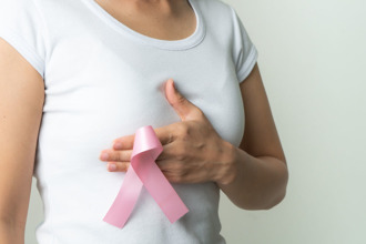 乳房自我檢查很多人做錯！醫揭6高風險族群要小心