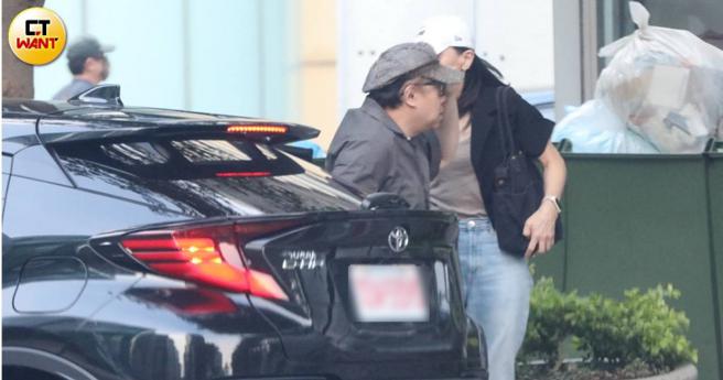 61岁蔡康永力挺好友李心洁，日前在经纪人陪同下现身对方在台举办的画展开幕活动。（图／本刊摄影组）