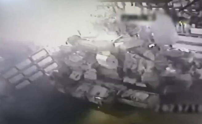 内科军用品店火警遭纵火！背包内惊见遥控引爆器，警锁定嫌犯身分。(戴志扬翻摄)