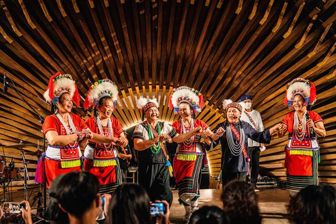 花莲县文化局去年秋季在光復乡的大农大富平地森林园区举办「2022PANGCAH生活节」，以独特的地方族群文化、环境永续及生物多样性为核心精神，荣获美国缪思设计大奖白金奖项。（花莲县文化局提供／罗亦晽花莲传真）