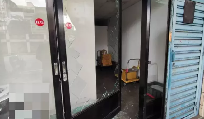 新北女工穿短T困冷冻库「险成冰人」 路人听拍打声破门救人。(戴志扬翻摄)