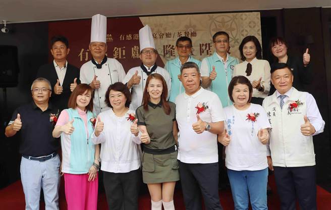 看好嘉义市的消费，亮点旅店茶餐厅扩大经营剪彩。（吕妍庭摄）