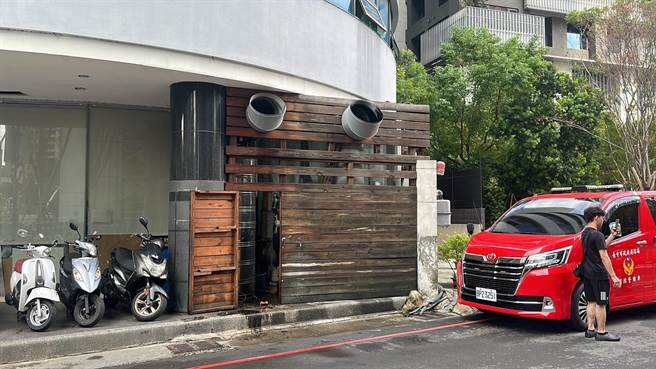 台中市科博馆旁知名店家金宝茶餐厅9日12时传出火警，警消立即出动到场救援。（民眾提供／冯惠宜台中传真）