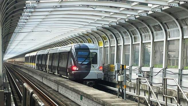 「环状线的移动美学」捷运主题列车，于台湾设计展10月6日至22日展出期间上线运行。（新北捷运公司提供／蔡亚桦新北传真）