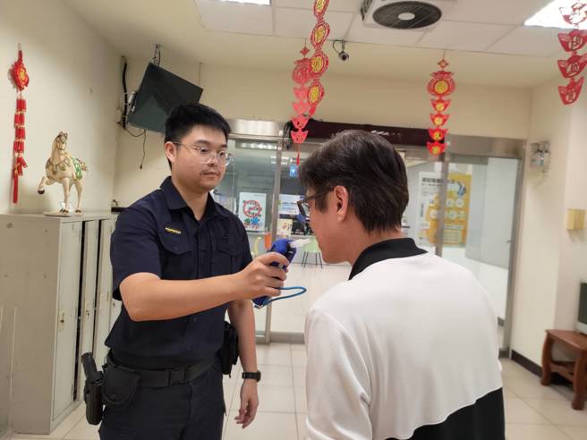 员警平常执勤使用的酒测器，必须定期送经济部标准检验局做定期检验。（警方提供）