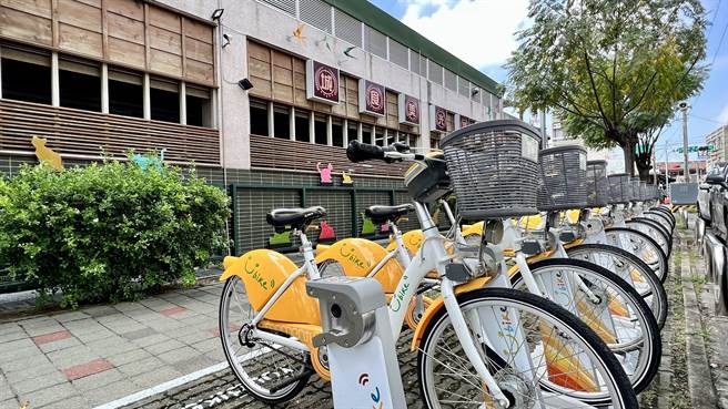 台南市公共自行车系统自「T-Bike」改「Youbike」后，大新营区的观光热门地点后壁、盐水区，今年都陆续增设站点。（张毓翎摄）