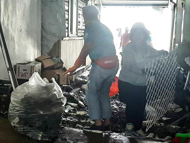 台东县政府委托技术人员，今赴兰屿查看3处社区照顾关怀据点及43名独居老人屋况。（台东县政府提供／萧嘉蕙台东传真）