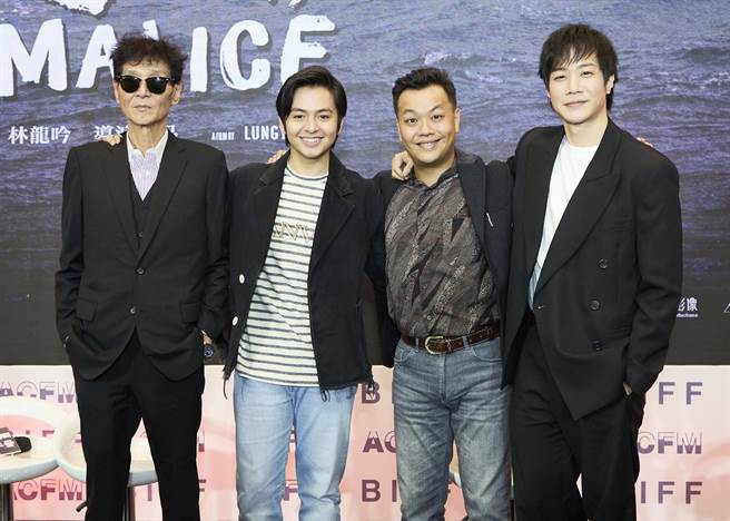 喜翔（左起）、Angga Yunanda、導演林龍吟、薛仕凌在釜山市場展宣傳《惡潮》。（大島影像提供）