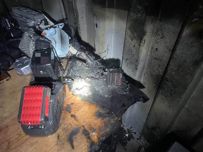 金山一處工地的貨櫃辦公室傳出火警，疑似電動機具的鋰電池過充起火。（翻攝畫面）
