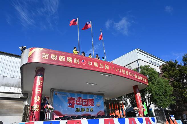 苗栗县首度举办升旗典礼。（李京升摄）