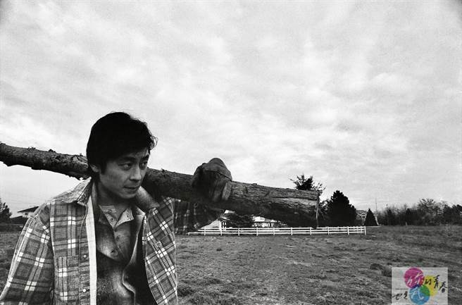 王杰35岁就在加拿大过起旷野生活。（《你的青春也是我的青春》提供）