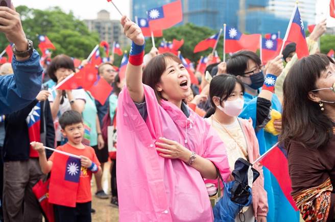 林口升旗典礼迈入第7年，今年现场约4000人到场。（新北市议员蔡淑君提供／蔡亚桦新北传真）