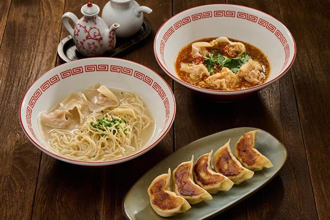 日式食堂饺子豚豚菜单包括不少日式道地餐点，招牌菜包括汤麵和饺子等。（春大直提供／朱世凯台北传真）