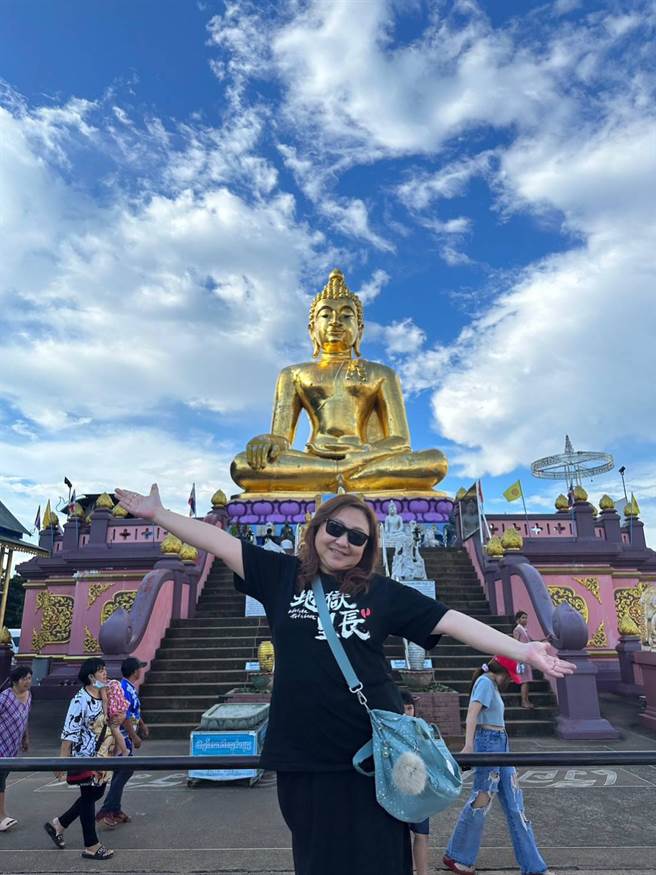 鄭怡來到金三角位於泰緬寮邊境結界。（星光娛樂提供）