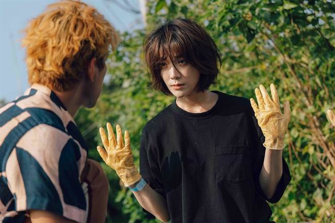 蔡淑臻在《村裡來了個暴走女外科》飾演的小劉醫師感動無數觀眾。（公視提供）