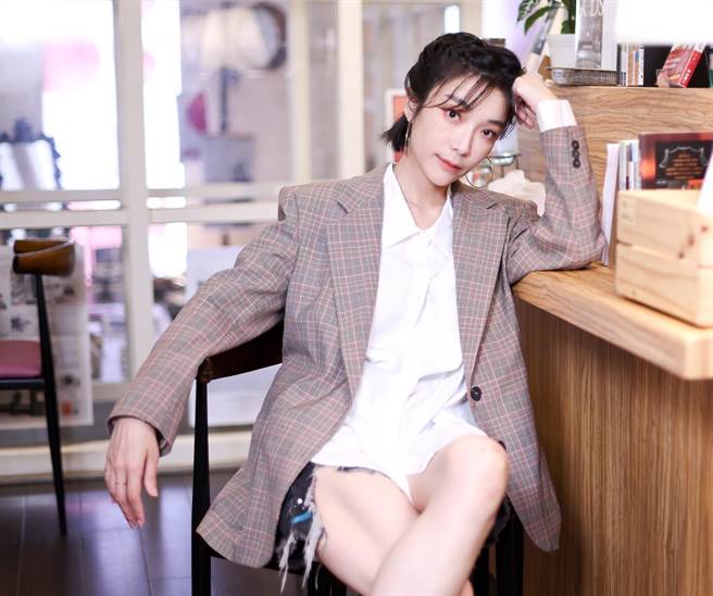 從模特兒轉戰戲劇圈的蔡淑臻已被公認是成功的演員。（陳俊吉攝）