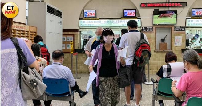 台灣全民健保制度舉世聞名，更多次被國際媒體譽為「世界第一」，如今健保出現財務黑洞，讓申請難度大幅增加。（示意圖／CTWANT資料照）