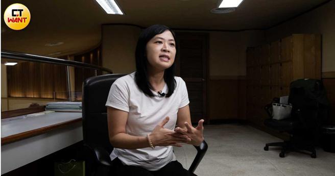 新北市議員鄭宇恩呼籲成立癌症基金，癌症費用便能從此支出，避免擠壓舊藥的健保金額。（圖／黃威彬攝）