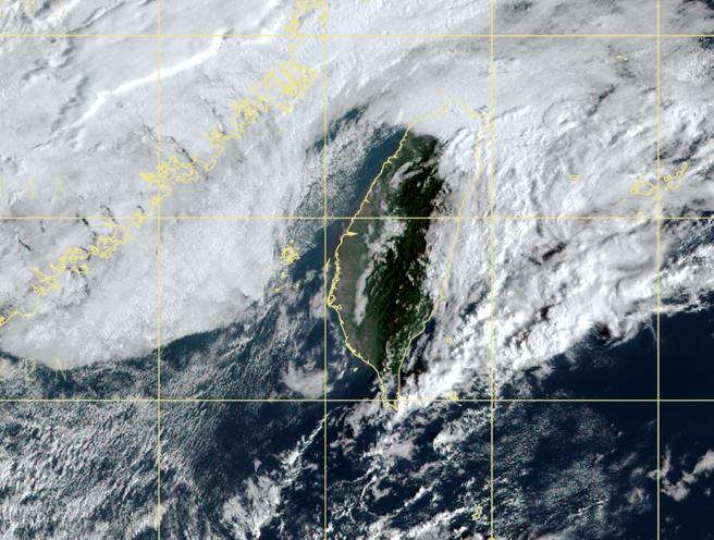 东北季风主导未来天气，迎风面降雨明显，要到17日才会转乾。（中央气象署提供）